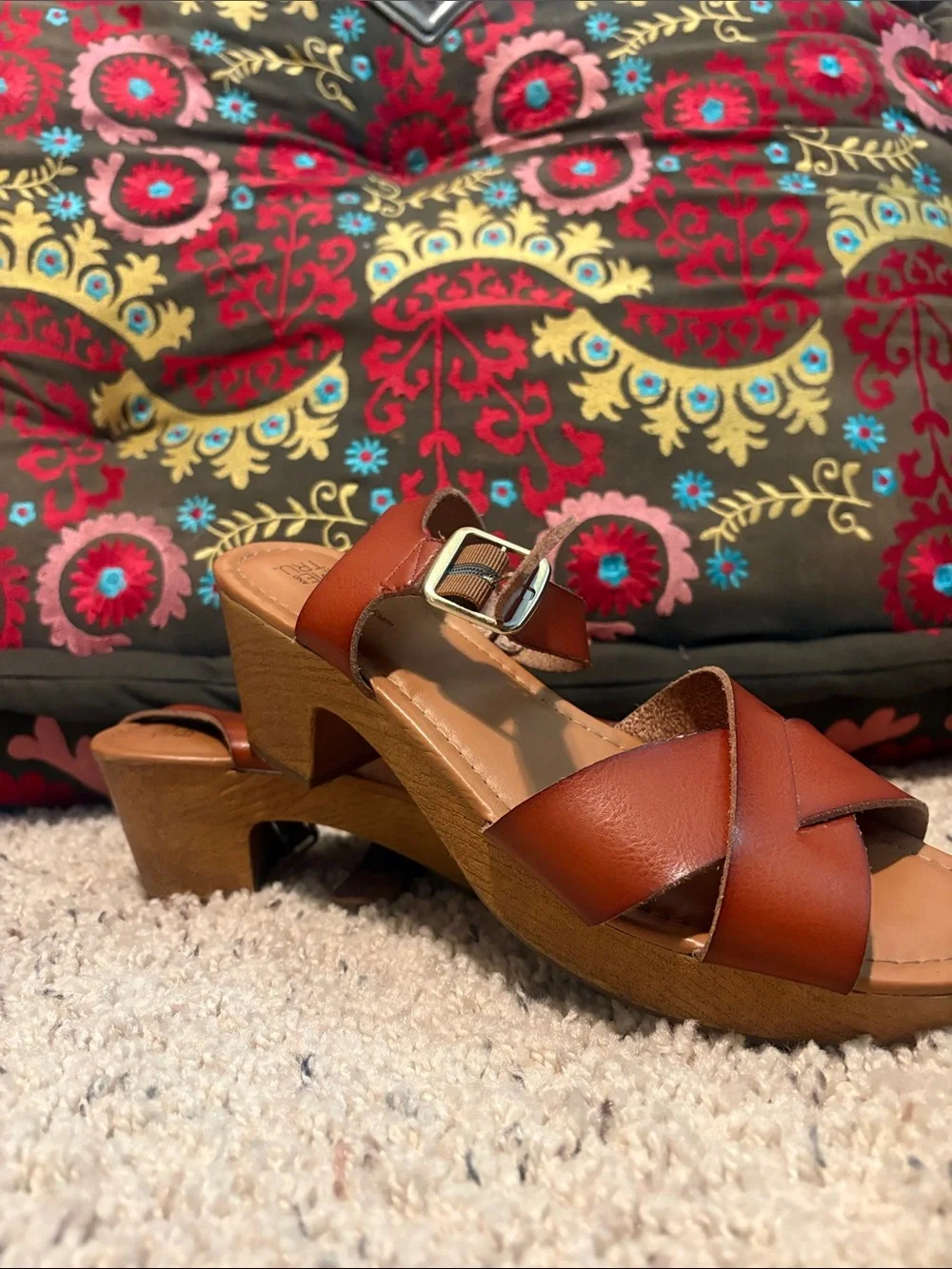 Time and Tru Tan Brown Leather Platform Sandals with Buckle